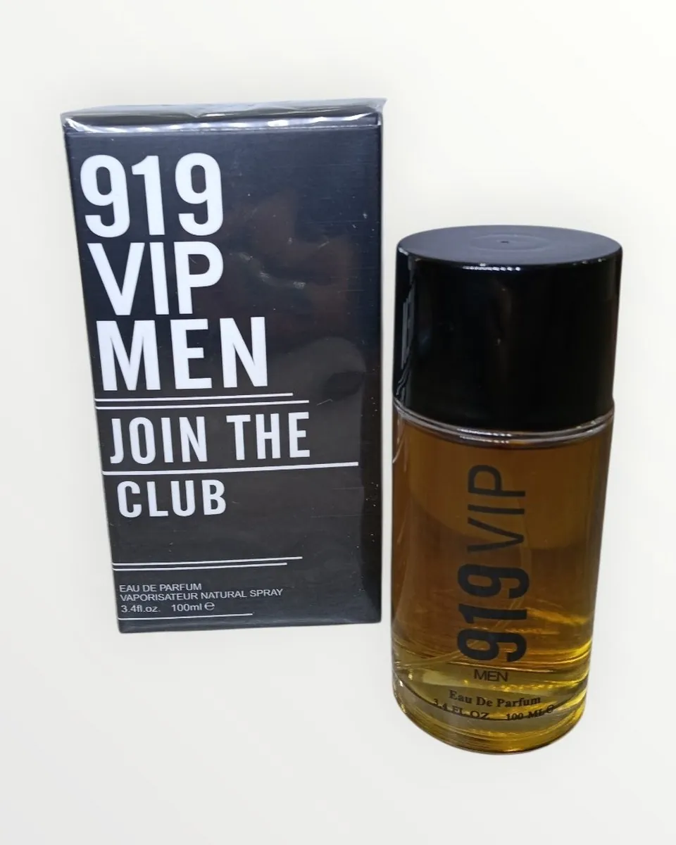Perfume 919 VIP Men, frasco dorado con tapa negra junto a su caja negra